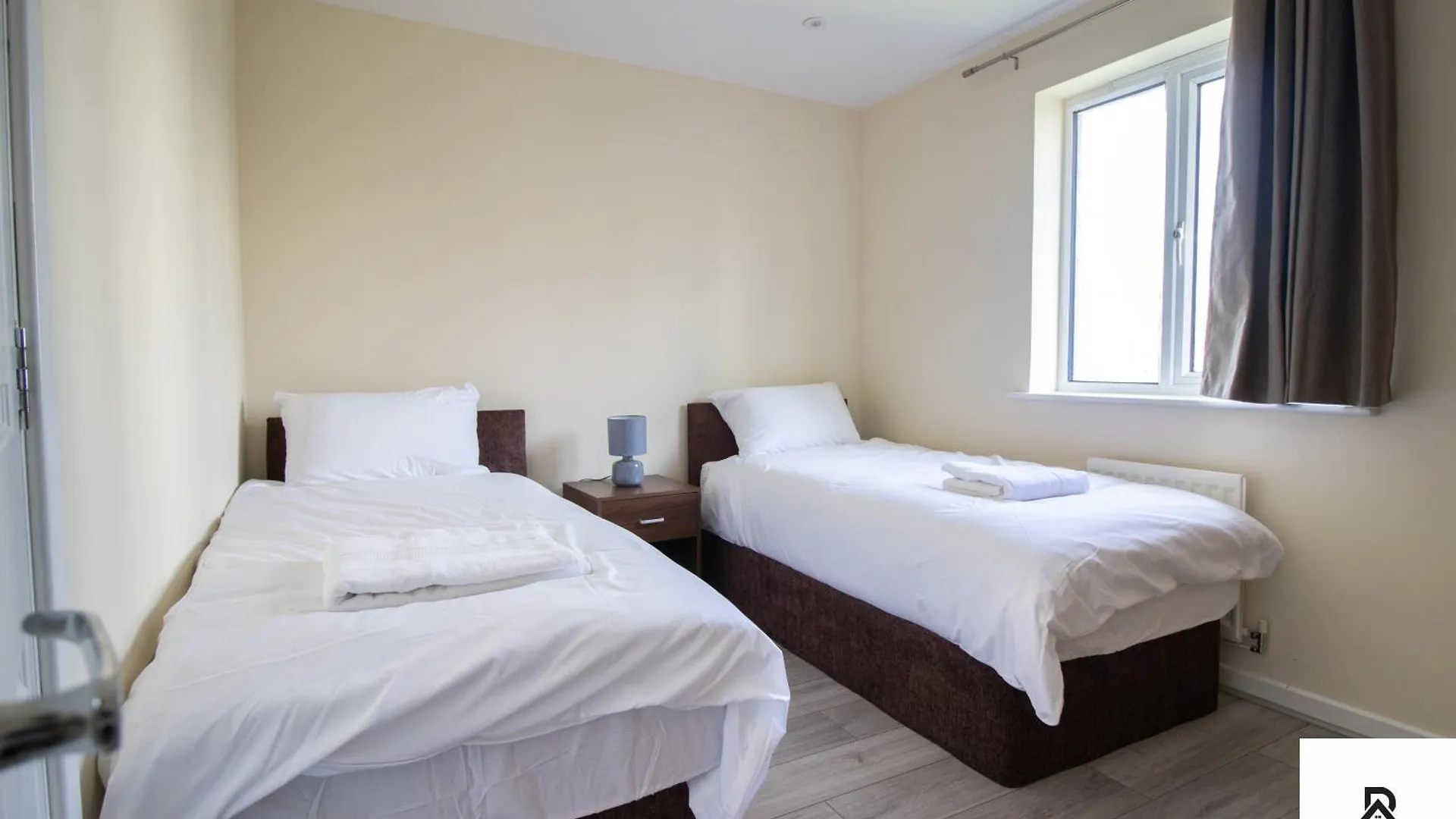 Newly Launched Two Bedroom House By Den Accommodation Short Lets & Serviced Accommodation With Garden Λονδίνο 0*,  Ηνωμένο Βασίλειο