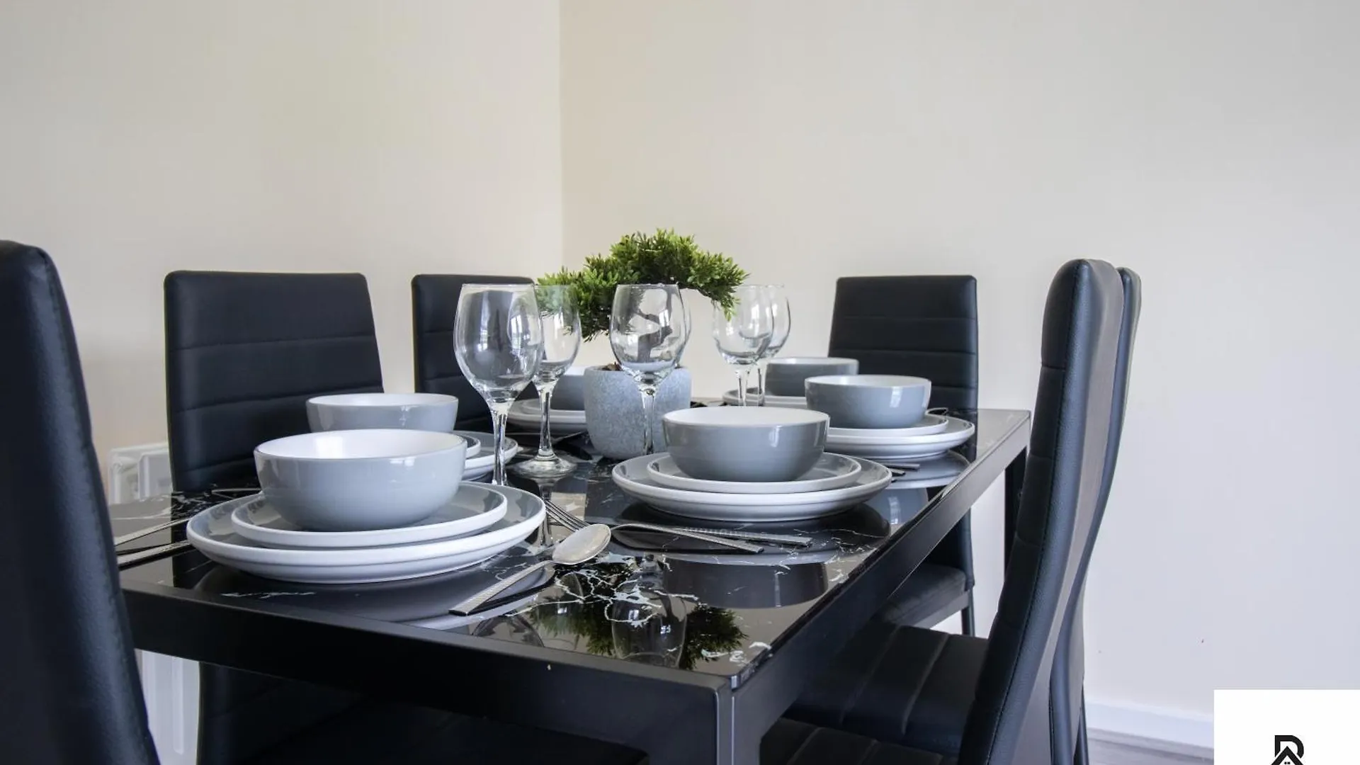 Newly Launched Two Bedroom House By Den Accommodation Short Lets & Serviced Accommodation With Garden Λονδίνο 0*,  Ηνωμένο Βασίλειο
