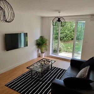 london-city-stays-modern-2-bedroom-apartment-with-free.brighton-hotels-england.com/
