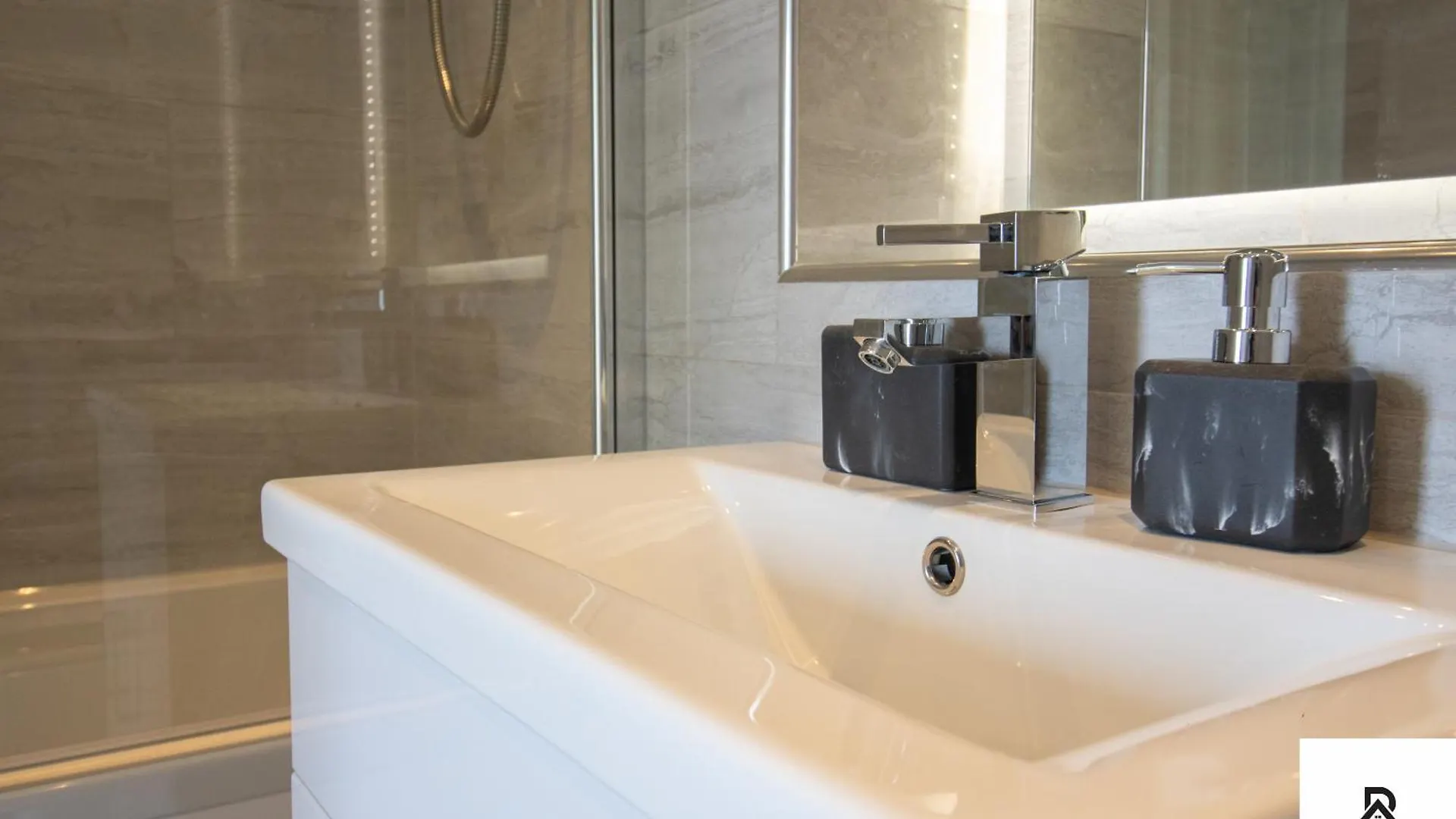 Holiday home Newly Launched Two Bedroom House By Den Accommodation Short Lets & Serviced Accommodation With Garden London United Kingdom